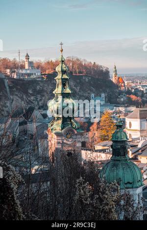 Salzburg, Österreich - 27. Dezember 2021: Petersdom oder Petersdom ist ein Benediktinerkloster und ehemaliger Dom in der österreichischen Stadt Stockfoto