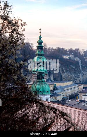 Salzburg, Österreich - 27. Dezember 2021: Petersdom oder Petersdom ist ein Benediktinerkloster und ehemaliger Dom in der österreichischen Stadt Stockfoto