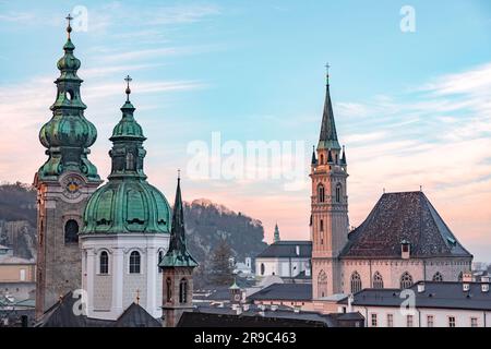 Salzburg, Österreich - 27. Dezember 2021: Petersdom oder Petersdom ist ein Benediktinerkloster und ehemaliger Dom in der österreichischen Stadt Stockfoto