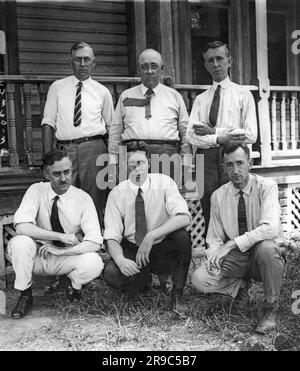 Dayton, Tennessee: 16. Juli 1925 Wissenschaftler, die sich in Dayton versammelt haben, um im Tennessee gegen Scopes-Prozess für die Verteidigung auszusagen, der als Scopes Monkey Trial bezeichnet wird. Erste Reihe, L-R: William Goldsmith, Prof. Biologie, Southwestern College; Wilbur Nelson, Tennessee State Geologe; Winterton Curtis, Prof. Zoologie, University of Missouri. Hintere Reihe, L-R: Fay Cooper Colo, Anthropologe, University of Chicago; Maynard Metcalf, John Hopkins University; Horatio Newman, Prof. Zoologie, Universität Chicago. Stockfoto