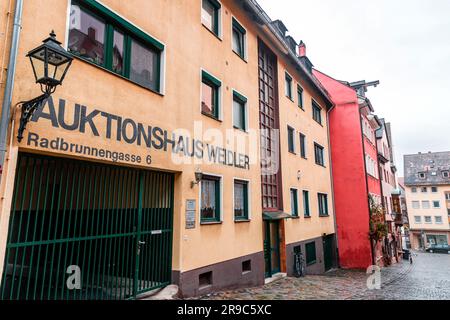 Nürnberg - 28. Dezember 2021: Allgemeine Architektur und Straßenblick aus den Straßen von Nürnberg, Bayern. Stockfoto