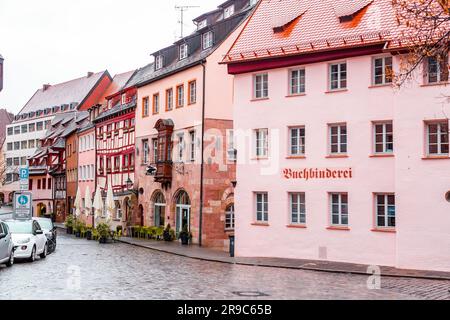 Nürnberg - 28. Dezember 2021: Allgemeine Architektur und Straßenblick aus den Straßen von Nürnberg, Bayern. Stockfoto