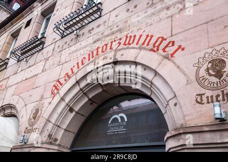 Nürnberg, Deutschland - 28. Dezember 2021: Details von der Außenansicht des Marientor Zwinger in Nürnberg, Bayern. Stockfoto