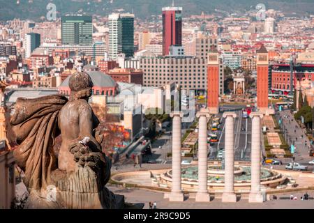 Der Placa d'Espanya ist einer von Barcelonas wichtigsten Plätzen und wurde 1929 für die Barcelona International Exposition erbaut. Stockfoto