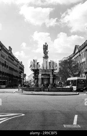 Barcelona, Spanien - 13. FEBRUAR 2022: Das Denkmal des Marquis von Campo Sagrado oder Genio Catala ist ein monumentaler Brunnen mit Skulpturen, der sich im befindet Stockfoto