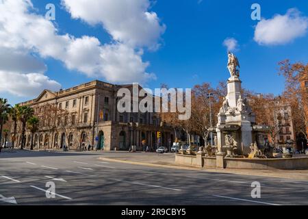 Barcelona, Spanien - 10. FEBRUAR 2022: Das Denkmal des Marquis von Campo Sagrado oder Genio Catala ist ein monumentaler Brunnen mit Skulpturen, der sich im befindet Stockfoto