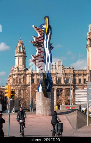 Barcelona, Spanien - 13. FEBRUAR 2022: El Cap de Barcelona ist eine surrealistische Skulptur des amerikanischen Popkünstlers Roy Lichtenstein für die Olympischen Sommerspiele 1992 in Stockfoto
