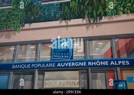 lyon, Frankreich - 06 16 2023 : Banque populaire auvergne rhone alpes signieren Text und Logo Markenfassade Bankbüro französische Agentur Stockfoto