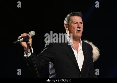 Rom, Italien. 25. Juni 2023. Tony Hadley ist verrückt NACH DIR - mit DER FABELHAFTEN TH-BAND im Teatro Romano di Ostia Antica, 35. Juni 2023, Rom, Italien. Kredit: Unabhängige Fotoagentur/Alamy Live News Stockfoto