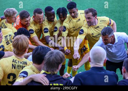 Drammen, Norwegen, 25. Juni 2023. Bodø/Glimts Spieler vor dem Spiel zwischen Strømsgodset und Bodø/Glimt im Marienlyst-Stadion in Drammen. Quelle: Frode Arnesen/Alamy Live News Stockfoto