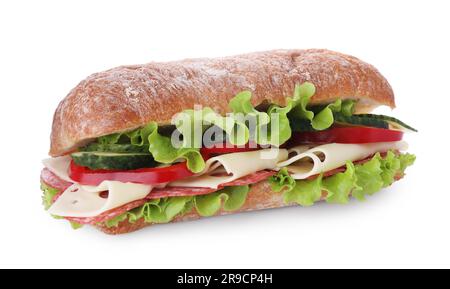 Köstliches Sandwich mit frischem Gemüse, Käse und Salami isoliert auf Weiß Stockfoto