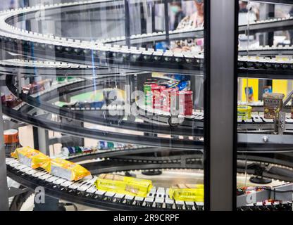 Bangkok, Thailand - 14. Juni 2022: Ausstellung des Bandförderers in der Lebensmittelindustrie in ProPak 2023. Stockfoto