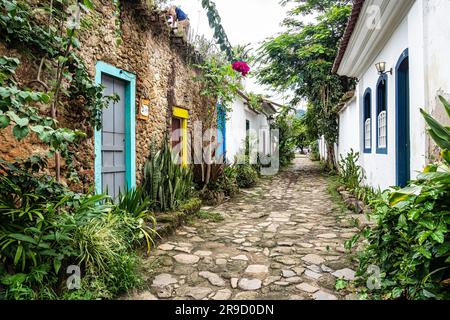 Fire Street, Rua do Fogo in Paraty, Brasilien mit Kolonialhäusern und Straßen im historischen Zentrum von Paraty, Rio de Janeiro, Brasilien Stockfoto