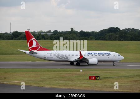Turkish Airlines Boeing 737-8 MAX startbereit am Flughafen Birmingham, Großbritannien (TC-LCD) Stockfoto