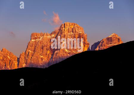 Sonnenuntergang auf Monte Pelmo, Dolomiten, Cadore, Veneto, Italien Stockfoto