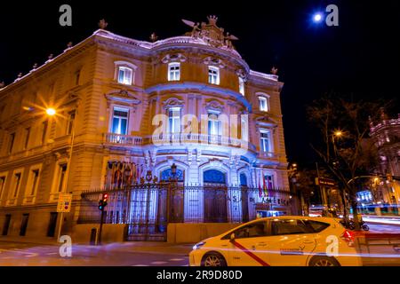 Madrid, Spanien - 17. FEBRUAR 2022: Casa de America ist ein öffentliches Konsortium und Kulturzentrum, das in den 1990er Jahren gegründet wurde, Palacio de Linares, Madrid, Spanien. Stockfoto