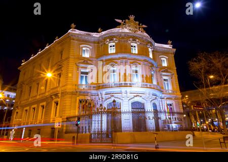 Madrid, Spanien - 17. FEBRUAR 2022: Casa de America ist ein öffentliches Konsortium und Kulturzentrum, das in den 1990er Jahren gegründet wurde, Palacio de Linares, Madrid, Spanien. Stockfoto