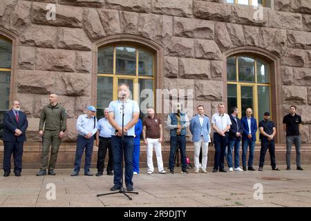 KIEW, UKRAINE - 26. JUNI 2023 - Leiter des Krim-Tatar-Ressourcenzentrums, Leiter der Abteilung für Recht und Auswärtige Angelegenheiten der Mejlis Stockfoto