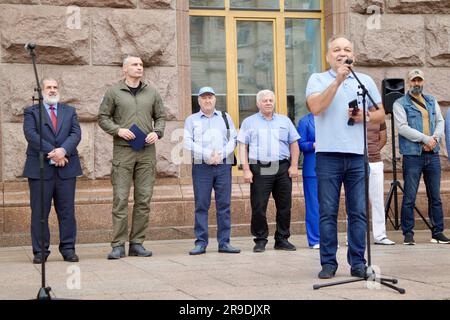 KIEW, UKRAINE - 26. JUNI 2023 - Leiter des Krim-Tatar-Ressourcenzentrums, Leiter der Abteilung für Recht und Auswärtige Angelegenheiten der Mejlis Stockfoto