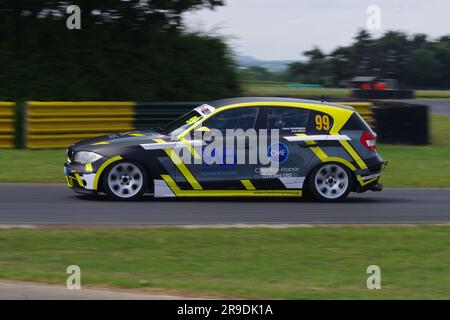 Dalton on Tees, 25. Juni 2023. Der BMW E87 116i von Patrick Scharfegger und Lee Moulden in der Gaz-Trophäe schockt 116 während des 750. Motor Club-Treffens im Croft Circuit. Kredit: Colin Edwards Stockfoto