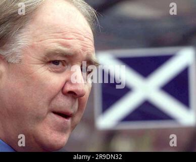 Aktenfoto vom 13-11-1999 von Craig Brown, dem ehemaligen schottischen Manager, der im Alter von 82 Jahren gestorben ist, hat Aberdeen bestätigt. Ausgabedatum: Montag, 26. Juni 2023. Stockfoto