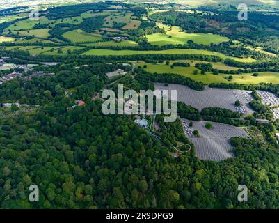 Luftbilder des alten entfernten Nemesis Track und der brandneuen und lackierten Abschnitte an einem Lagerort abseits von Alton Towers Stockfoto