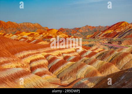 Die Regenbogenberge Chinas innerhalb der Landform Zhangye Danxia Stockfoto