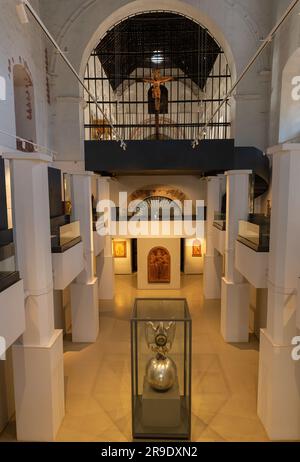 Goa, Indien - 19. Dezember 2022 : Blick von der ersten Etage des MoCA in Old Goa in Panjim. Stockfoto