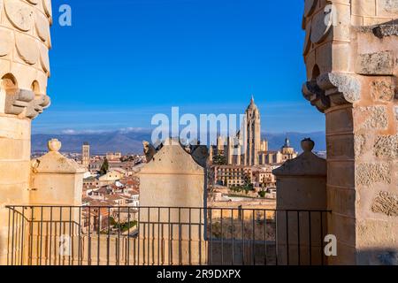 Die Stadt Segovia in Castille und Leon in Spanien aus der Vogelperspektive. Stockfoto