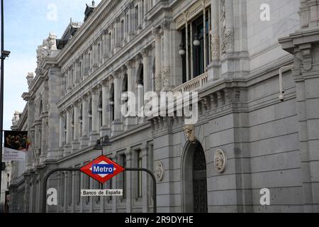 Madrid, Spanien - 16. FEBRUAR 2022: Die Banco de Espana ist die spanische Zentralbank. Gegründet in Madrid im Jahr 1782 von Karl III. In der Calle de Alca Stockfoto