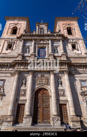 Toledo, Spanien – 17. FEBRUAR 2022: Die Kirche San Ildefonso, Iglesia de San Ildefonso ist eine barocke Kirche im historischen Zentrum von Toledo, Stockfoto