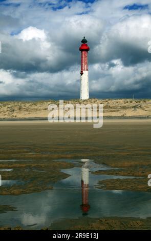 Phare de La Coubre am nördlichen Ende der Gironde-Mündung. Die Wilde Küste. La Tremblade, Charente-Maritime, Frankreich Stockfoto