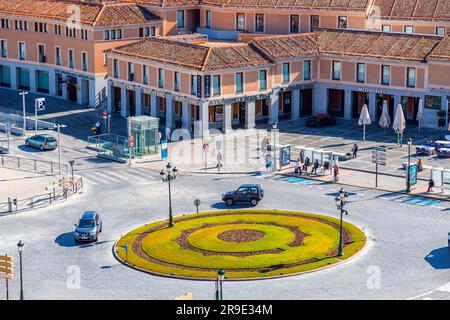 Segovia, Spanien - 18. Februar 2022: Blick aus der Vogelperspektive auf Segovia in der spanischen Region Kastilien und Leon. Stockfoto