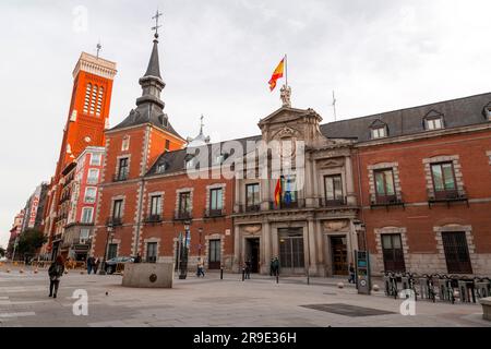 Madrid, Spanien - 16. FEBRUAR 2022: Außenansicht des spanischen Ministeriums für auswärtige Angelegenheiten und Zusammenarbeit in Madrid, der spanischen Hauptstadt. Stockfoto