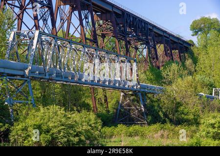 Sehenswürdigkeiten entlang des Towpath Trail, wo Maultiere Boote ziehen, die Güter und Menschen auf dem Ohio # Erie Canal hinauf und hinunter transportieren. Stockfoto