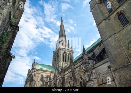 Außenansicht der Chichester Cathedral in West Sussex, Großbritannien Stockfoto