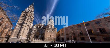 Toledo, Spanien-17. FEBRUAR 2022: Die Primatiale Kathedrale der Heiligen Maria von Toledo, Catedral Primada Santa Maria de Toledo ist eine römisch-katholische Kirche in Tole Stockfoto