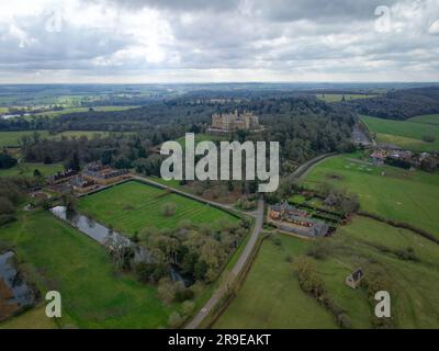 LNER Pride Livery Azuma Zug Nummer 801226 überquert den Fluss Witham in Marston Lincolnshire Stockfoto