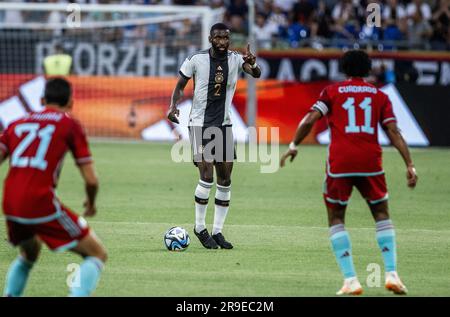 Gelsenkirchen, Veltins Arena, 20.06.23: Antonio Rüdiger aus Deutschland Gesten während des Freundschaftsspiels Deutschland gegen Columbia. Stockfoto