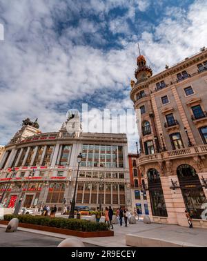 Madrid, Spanien - 19. FEBRUAR 2022: Das Banco Bilbao Vizcaya ist ein Gebäude in der Calle de Alcala. Projiziert im Jahr 1919 vom Architekten Ricardo Bastida und b Stockfoto