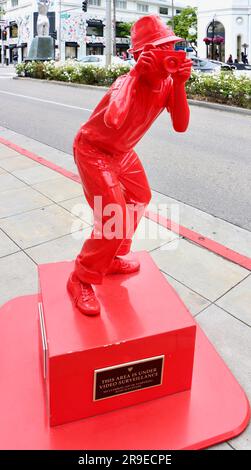 Thierry Guetta alias Mr. Gehirnwäsche Skulptur eines Fotografen, der ein Foto von einem Leben macht ist schöne Skulptur Rodeo Drive Los Angeles Kalifornien USA Stockfoto