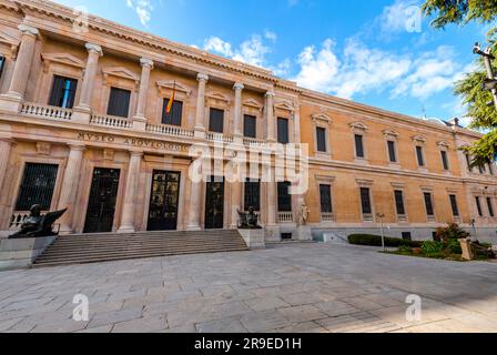 Madrid, Spanien - 19. FEBRUAR 2022: Das Nationale Archäologische Museum befindet sich in der Calle de Serrano neben der Plaza de Colon und teilt sich das Gebäude mit der Plaza de Colon Stockfoto