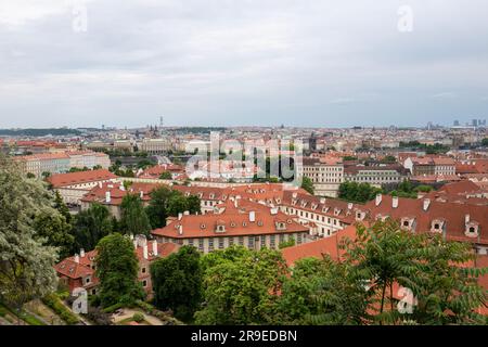 Blick auf Prage, Tschechische Republik von den Mauern der Prager Burg Stockfoto