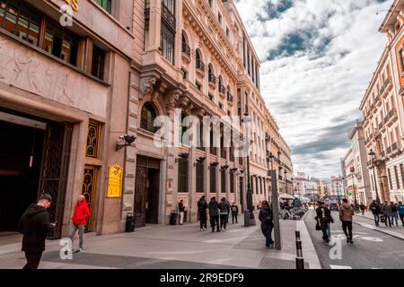 Madrid, Spanien - 19. FEBRUAR 2022: Art déco-Architektur im Zentrum von Madrid, der Hauptstadt Spaniens. Stockfoto