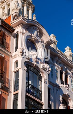 Art déco-Architektur im Zentrum von Madrid, der Hauptstadt Spaniens. Stockfoto