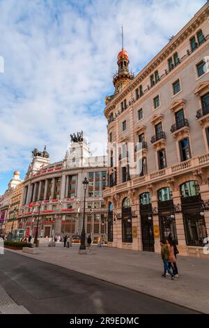 Madrid, Spanien - 19. FEBRUAR 2022: Das Banco Bilbao Vizcaya ist ein Gebäude in der Calle de Alcala. Projiziert im Jahr 1919 vom Architekten Ricardo Bastida und b Stockfoto