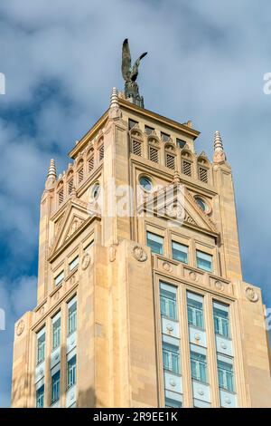 Madrid, Spanien - 19. FEBRUAR 2022: Art déco-Architektur im Zentrum von Madrid, der Hauptstadt Spaniens. Stockfoto