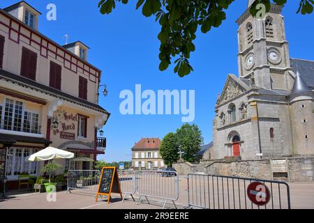 Das malerische Dorf Quarre les Tombes im Stadtteil Morvan, Yonne FR Stockfoto