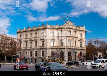 Madrid, Spanien - 19. FEBRUAR 2022: Casa de America ist ein öffentliches Konsortium und Kulturzentrum, das in den 1990er Jahren gegründet wurde, Palacio de Linares, Madrid, Spanien. Stockfoto