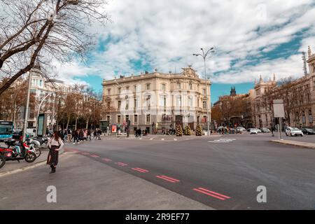 Madrid, Spanien - 19. FEBRUAR 2022: Casa de America ist ein öffentliches Konsortium und Kulturzentrum, das in den 1990er Jahren gegründet wurde, Palacio de Linares, Madrid, Spanien. Stockfoto